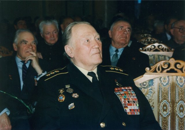 Адмирал В.В.Михайлин. 2000