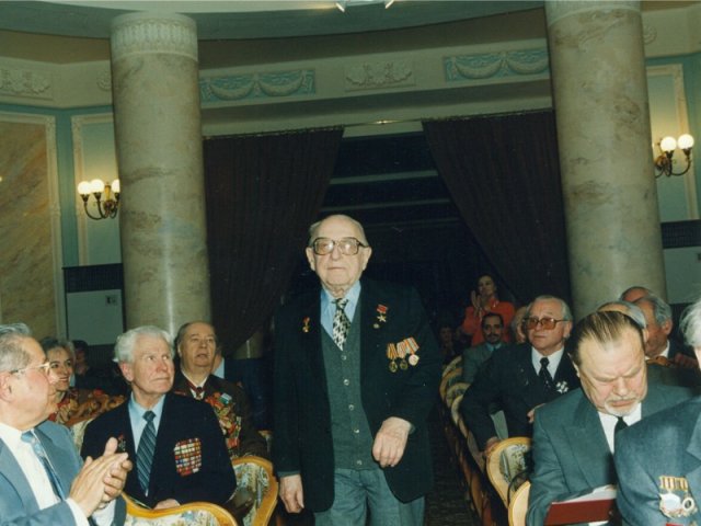 Великий карикатурист Б.Е.Ефимов на презентации проекта Солдаты ХХ века. 2000