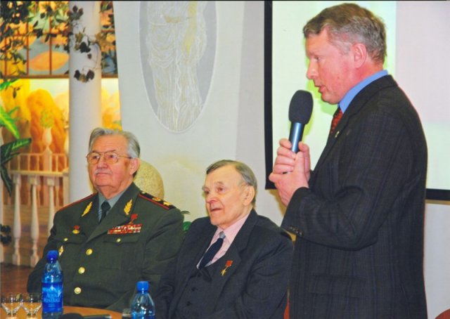 Генерал армии В.И.Варенников, писатель Ю.В.Бондарев и С.М.Семёнов. 2006