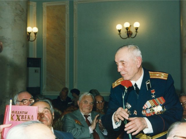 Герой Российской Федерации А.М.Фадин. 2000