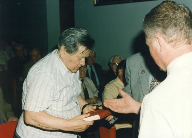 Герой Советского Союза А.П.Маресьев и С.М.Семёнов. 2001