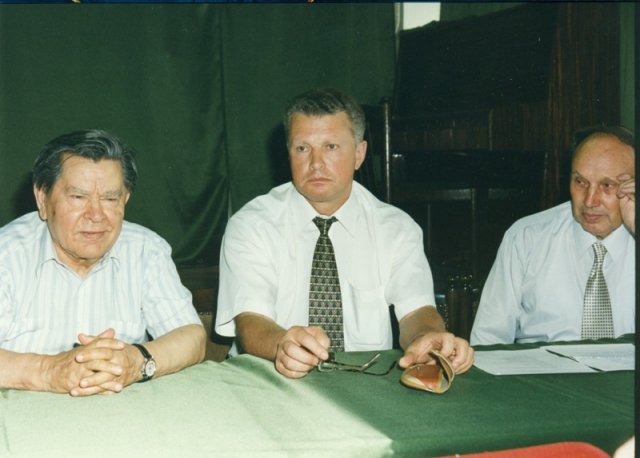 Герой Советского Союза А.П.Маресьев, С.М.Семёнов и М.М.Журавлев. 2003