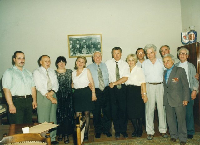 С председателем попечительского совета проекта Солдаты ХХ века генералом армии В.Л.Говоровым. 2002