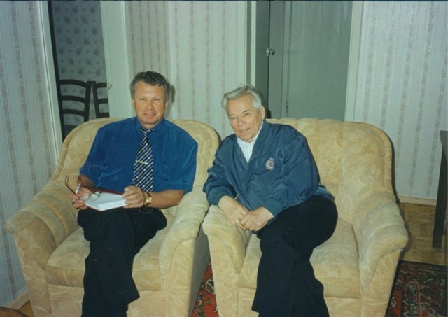 С.М.Семёнов и М.Т.Калашников в Ижевске. 2001